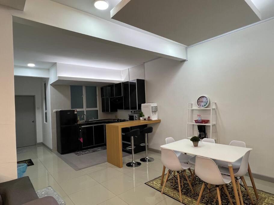 Dhia Raisha Homestay Куала-Тренгану Экстерьер фото